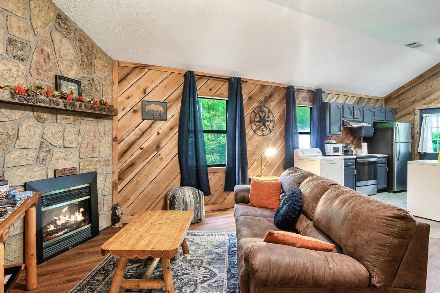 Romantic Mtn Cabin Hot Tub & Jacuzzi Views سيفيرفيل المظهر الخارجي الصورة