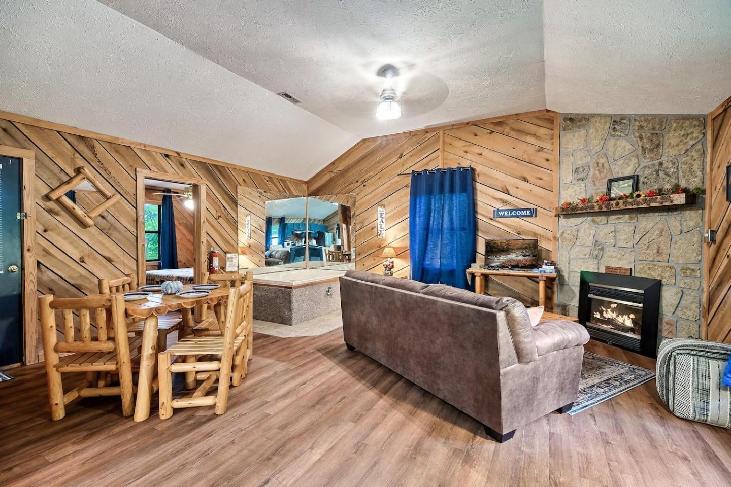 Romantic Mtn Cabin Hot Tub & Jacuzzi Views سيفيرفيل المظهر الخارجي الصورة