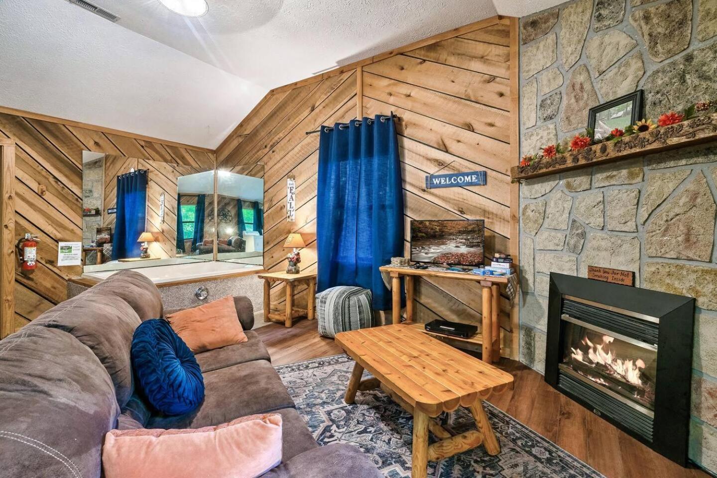 Romantic Mtn Cabin Hot Tub & Jacuzzi Views سيفيرفيل المظهر الخارجي الصورة